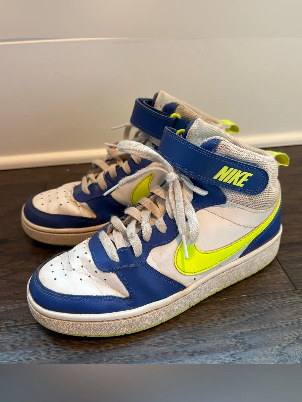 Big Boys Nike Court Borough Mid 2 Sneaker sz 6